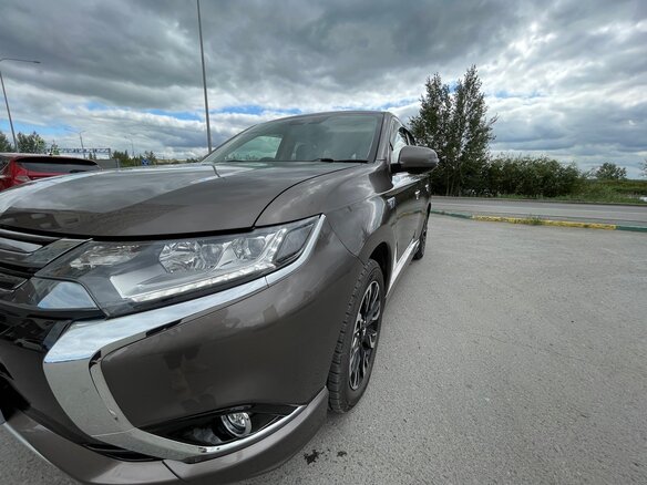 2018 Mitsubishi Outlander PHEV III Рестайлинг 2, коричневый, 3199000 рублей - вид 9
