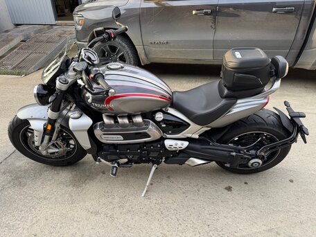 2021 Triumph Rocket III, серый, 3100000 рублей, вид 3