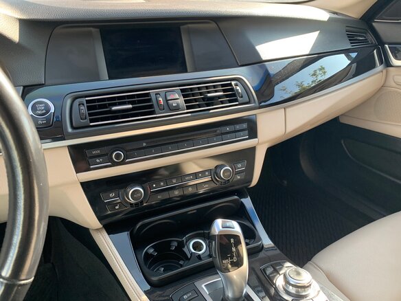 2011 BMW 5 серии 530d xDrive VI (F10/F11/F07), серебристый - вид 2