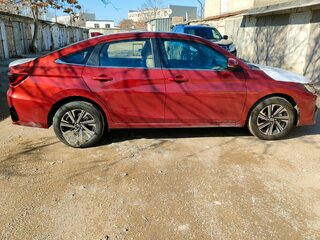2022 Toyota Yaris IV, красный, 2300000 рублей, вид 2