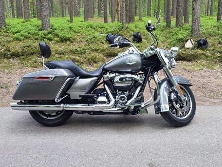 2017 Harley-Davidson Road King, серый, 1100000 рублей, вид 1