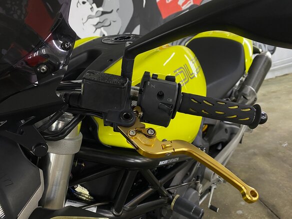2008 Ducati Monster 696, жёлтый - вид 16