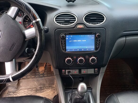 2011 Ford Focus II Рестайлинг, серебристый, 550000 рублей - вид 6