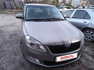 2013 Skoda Fabia II Рестайлинг, бежевый, 450000 рублей, вид 2