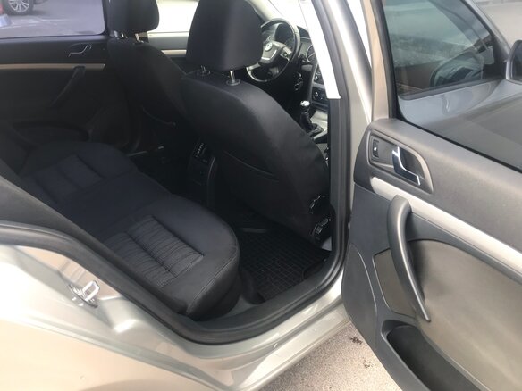 2010 Skoda Octavia Czech market II (A5) Рестайлинг, серый, 1100000 рублей - вид 13