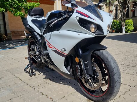 2014 Yamaha YZF-R1, белый, 890000 рублей, вид 2