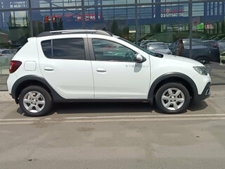 2020 Renault Sandero Stepway II Рестайлинг, белый, 920000 рублей, вид 4