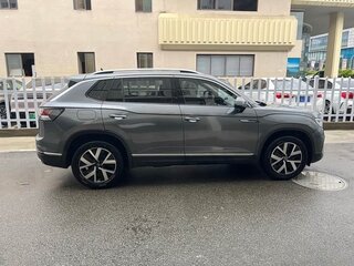 2023 Volkswagen Tayron I Рестайлинг, чёрный, 2026408 рублей, вид 2
