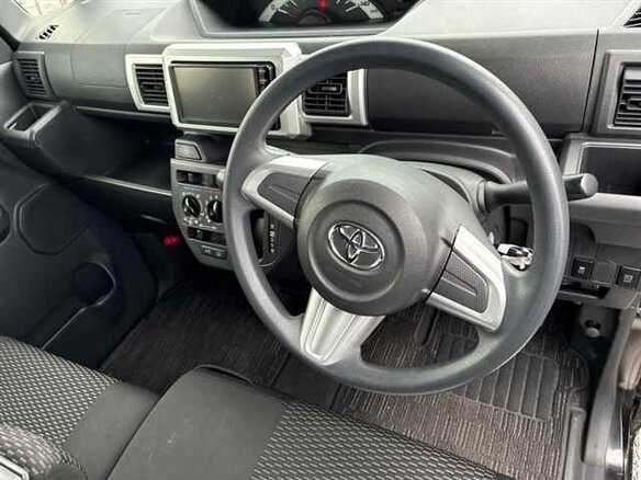 2015 Toyota Pixis Mega, чёрный, 600000 рублей - вид 6