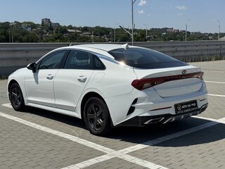 2021 Kia K5 III, белый, 1400000 рублей, вид 4