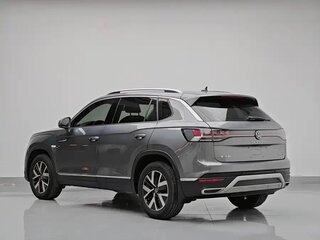 2023 Volkswagen Tayron I Рестайлинг, серебристый, 3050000 рублей, вид 2