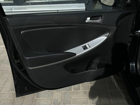 2014 Hyundai Solaris I, чёрный, 830000 рублей, вид 5