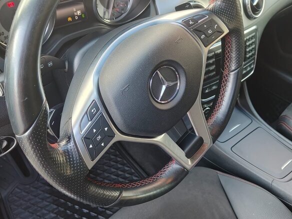 2015 Mercedes-Benz GLA 250 I (X156), красный, 2510000 рублей - вид 5