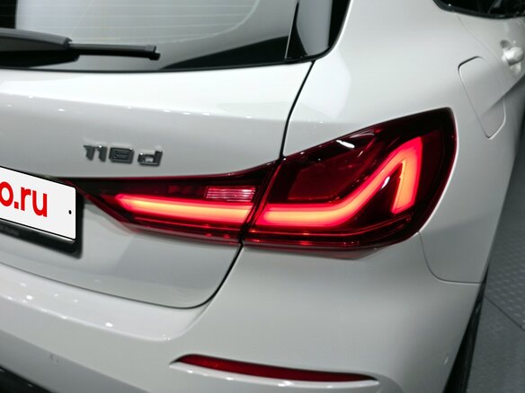 2020 BMW 1 серии 118d III (F40), белый, 2105000 рублей - вид 17