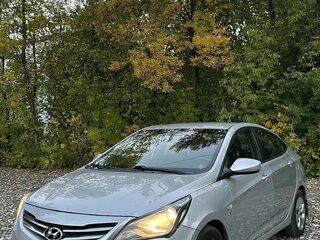 2014 Hyundai Solaris I Рестайлинг, серебристый, 795000 рублей, вид 1
