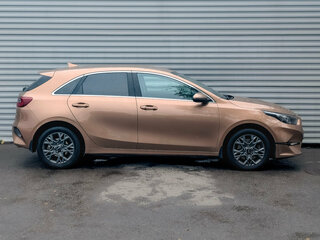2022 Kia Ceed III Рестайлинг, коричневый, 1750000 рублей, вид 4