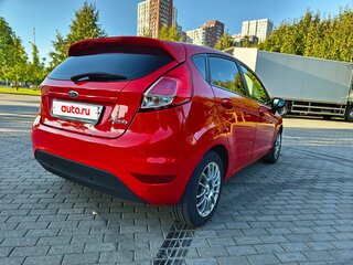 2016 Ford Fiesta Mk6 Рестайлинг, красный, 910000 рублей, вид 5