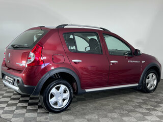 2013 Renault Sandero Stepway I, красный, 797000 рублей, вид 4