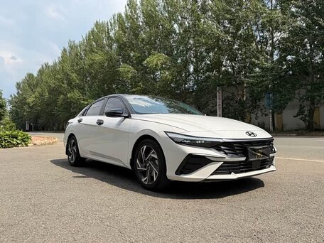 2023 Hyundai Elantra VII (CN7) Рестайлинг, белый, 1333000 рублей, вид 3