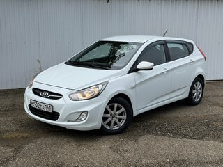 2013 Hyundai Solaris I, белый, 799999 рублей, вид 3
