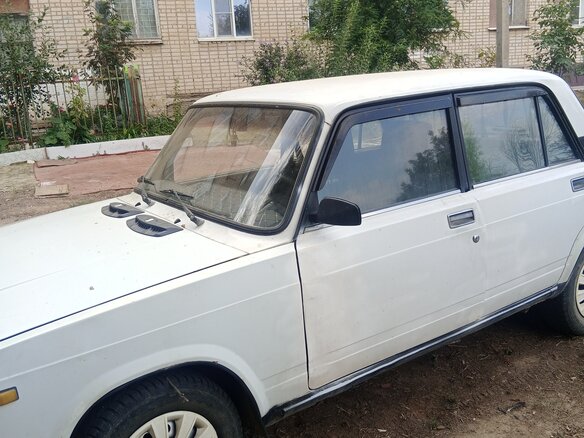 2004 Lada (ВАЗ) 2107, белый, 88000 рублей - вид 1