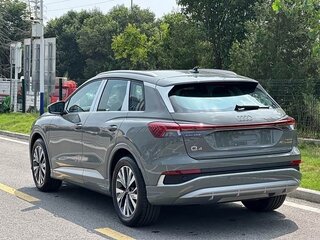 2026 Audi Q4 e-tron I Рестайлинг, серый, 4228055 рублей, вид 4