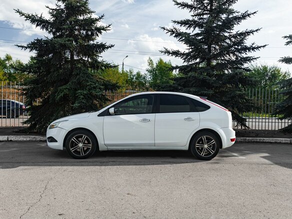 2009 Ford Focus II Рестайлинг, белый - вид 6