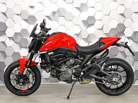 2023 Ducati Monster 937, красный, 1177000 рублей, вид 4