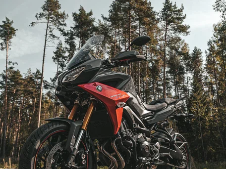 2018 Yamaha MT-09 Tracer (FJ-09), серый, 985000 рублей, вид 1