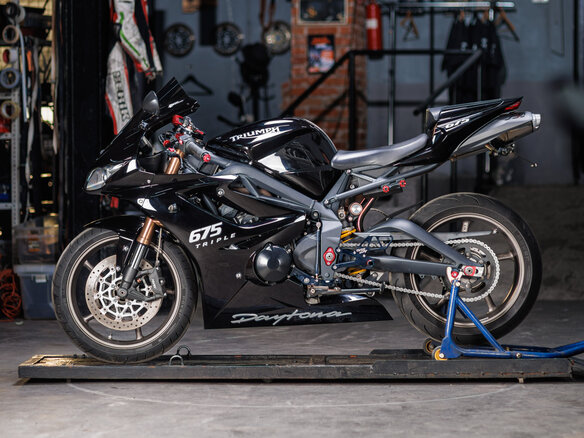 2009 Triumph Daytona 675, чёрный, 600000 рублей - вид 3
