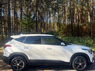 2021 Kia Seltos I, белый, 2060000 рублей, вид 3