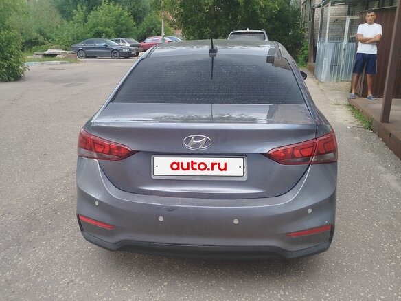 2018 Hyundai Solaris II, серый, 825000 рублей - вид 3