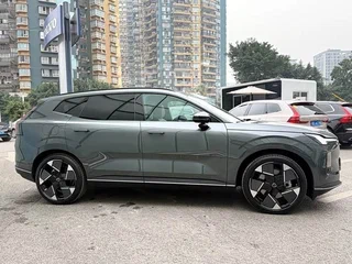 2025 Volvo XC70 III, серебристый, 6480000 рублей, вид 5