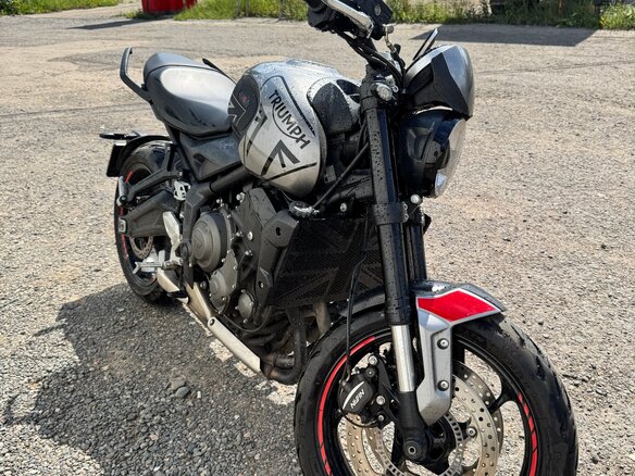 2021 Triumph Trident 660, серебристый, 700000 рублей - вид 6