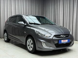 2013 Hyundai Solaris I, серый, 694000 рублей, вид 3