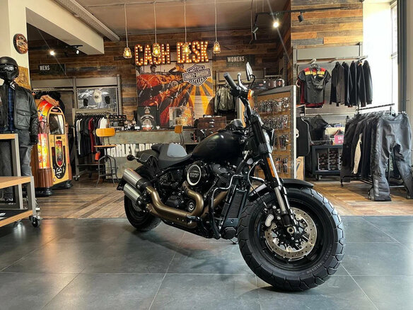 2018 Harley-Davidson Fat Bob, чёрный, 1990000 рублей - вид 2