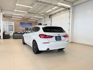 2019 BMW 1 серии 118i III (F40), белый, 1799999 рублей, вид 4