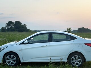 2016 Hyundai Solaris I Рестайлинг, белый, 650000 рублей, вид 4