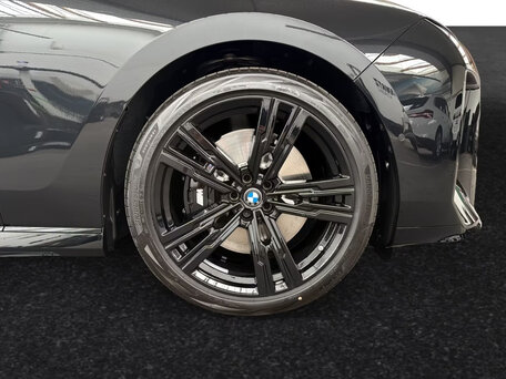 2026 BMW 7 серии 740 xDrive VII (G70) Рестайлинг, чёрный, 15100000 рублей, вид 4