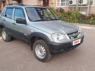 2014 Chevrolet Niva I Рестайлинг, серебристый, 505000 рублей, вид 2