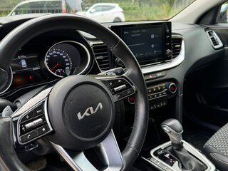 2022 Kia Ceed III Рестайлинг, серый, 2500000 рублей, вид 3