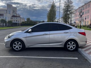2011 Hyundai Solaris I, серебристый, 675000 рублей, вид 5