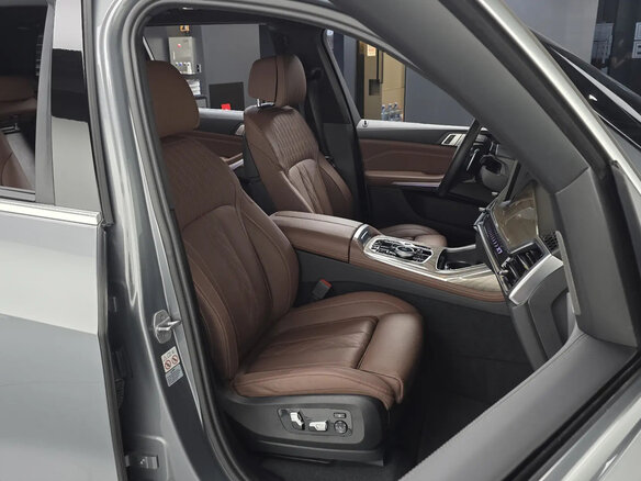 2023 BMW X7 40d I (G07) Рестайлинг, серебристый, 11630000 рублей - вид 5
