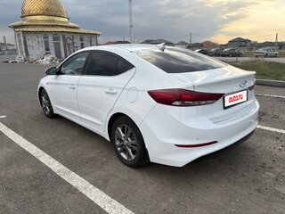 2017 Hyundai Elantra VI (AD), белый, 1350000 рублей, вид 3