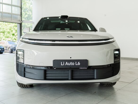 2025 Li Auto (Lixiang) L6 I, серебристый - вид 1