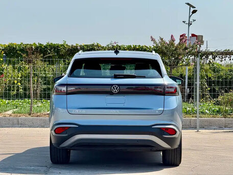 2024 Volkswagen ID.4 X, серебристый, 3670000 рублей, вид 4