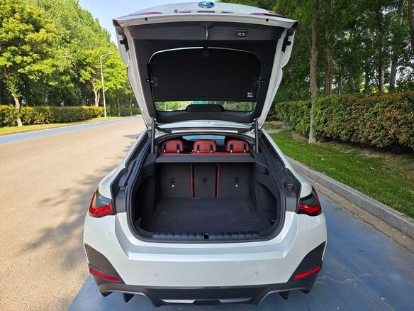 2026 BMW i4 eDrive40 G26 Рестайлинг, белый, 5623000 рублей - вид 5