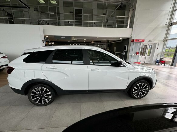 2026 Lada (ВАЗ) Vesta SW Cross I Рестайлинг (NG), белый - вид 2