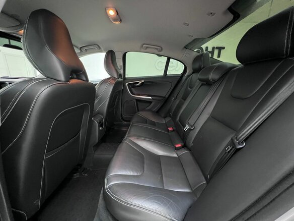 2016 Volvo S60 II Рестайлинг, серебристый, 1350000 рублей - вид 37