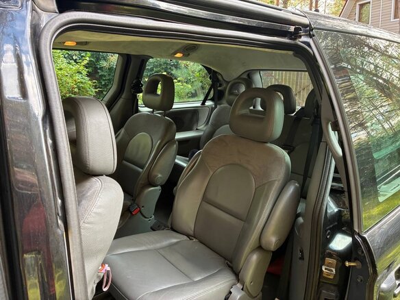 2004 Chrysler Voyager Grand IV Рестайлинг, чёрный - вид 13